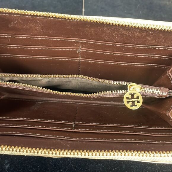 Tory Burch Gold Crocodile Leather Zip Wallet - Picture 4 of 4